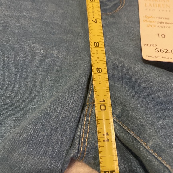 NWT SABRINA LAUREN Size 10 Perfect Fit Ultra Soft Stretch Light Denim - Picture 7 of 11